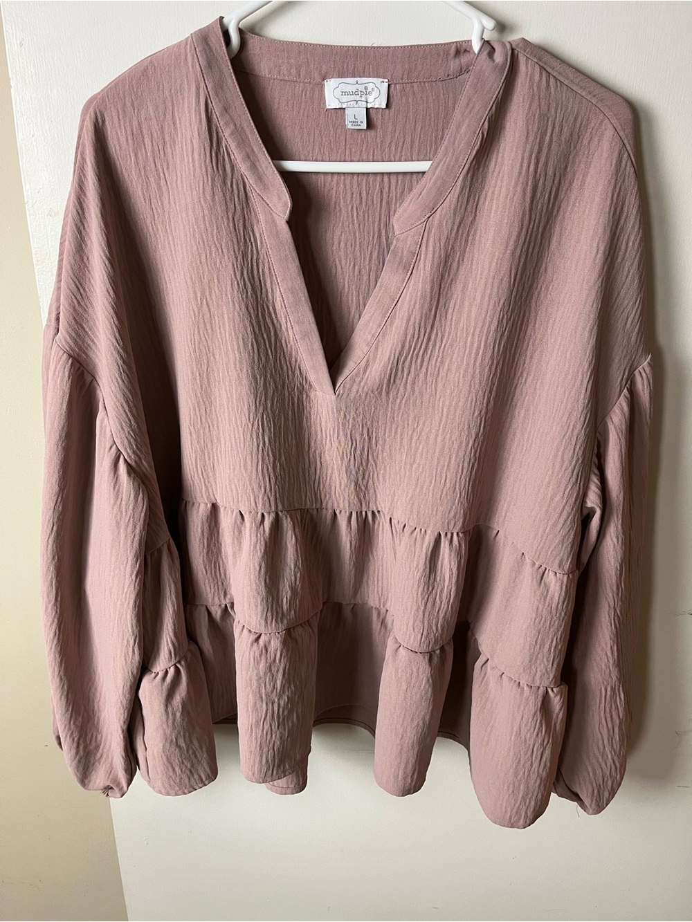 Mudpie Dusty Rose V-Neck Tiered Womenโs Top